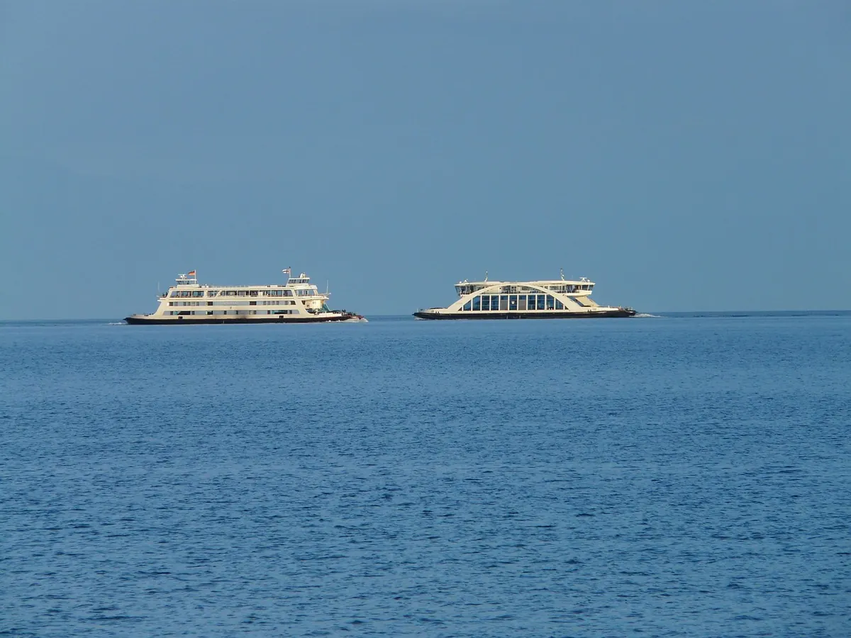 Ferry or Eurotunnel? Comparing Cost, Time and Comfort on Cross-Channel Crossings